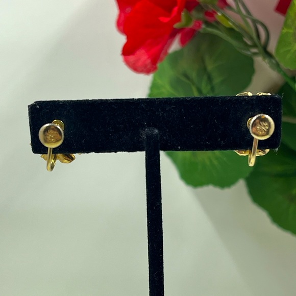 BM CO Signed Vintage 1960s Red Crystal Screw Back Earrings - Picture 4 of 6